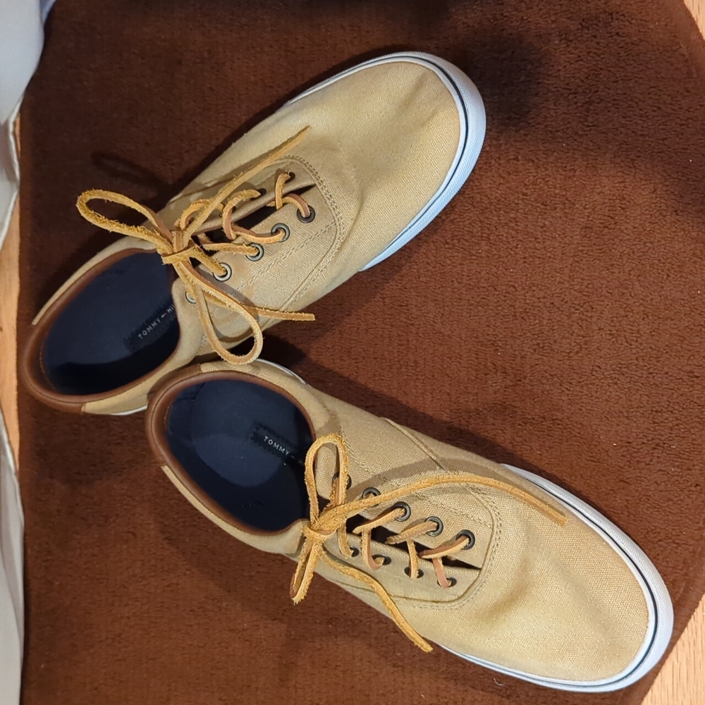 Tommy Hilfiger Sneaker Size 10.5